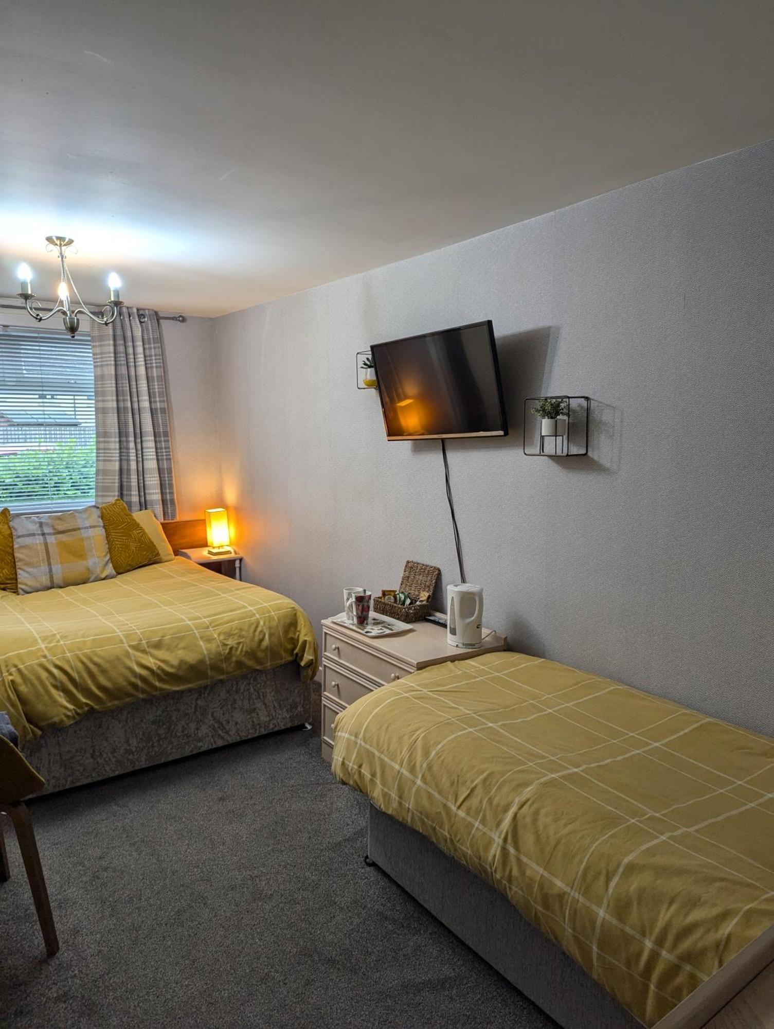 Rooms At Tarrareoch Bathgate Camera foto